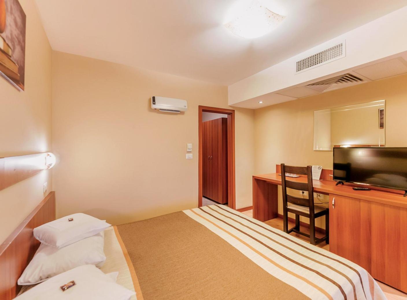 Hotel Crisana Arad Esterno foto