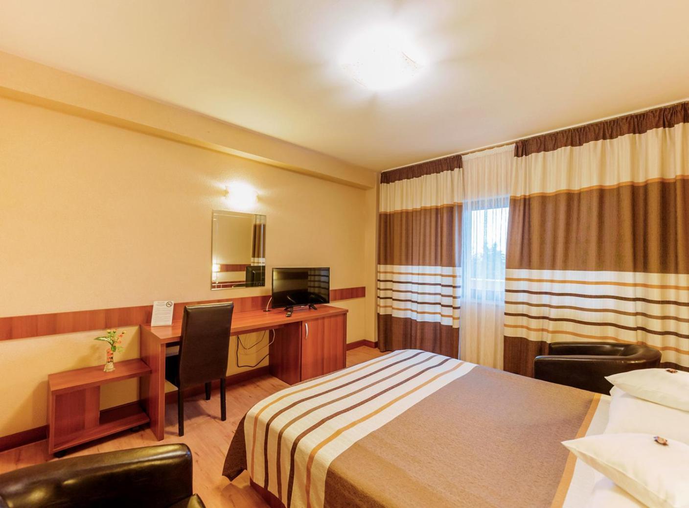 Hotel Crisana Arad Esterno foto