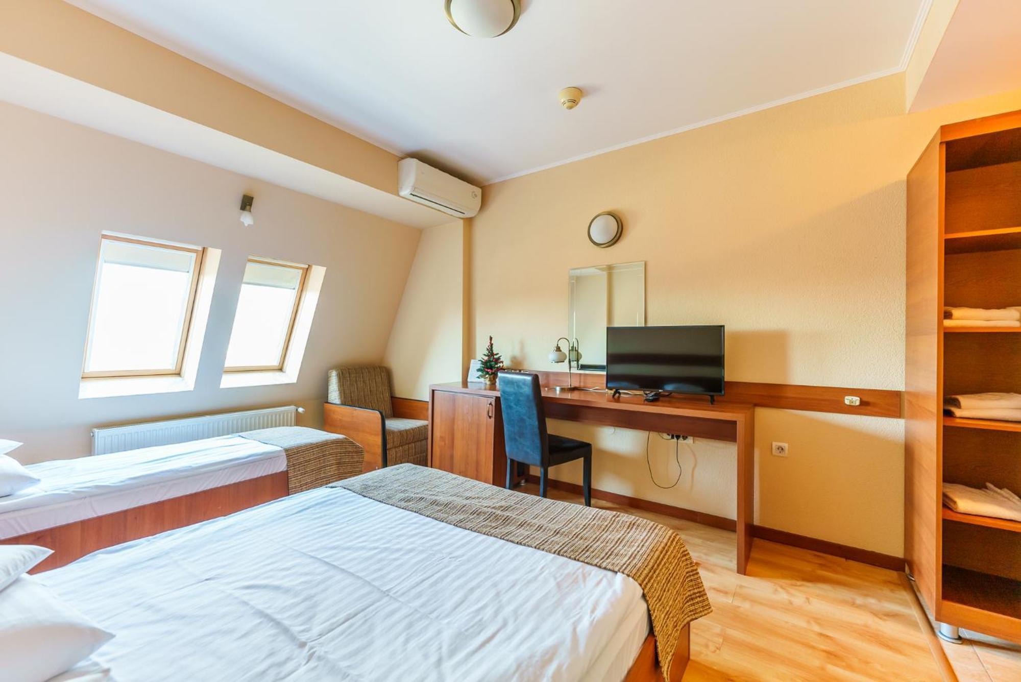 Hotel Crisana Arad Esterno foto