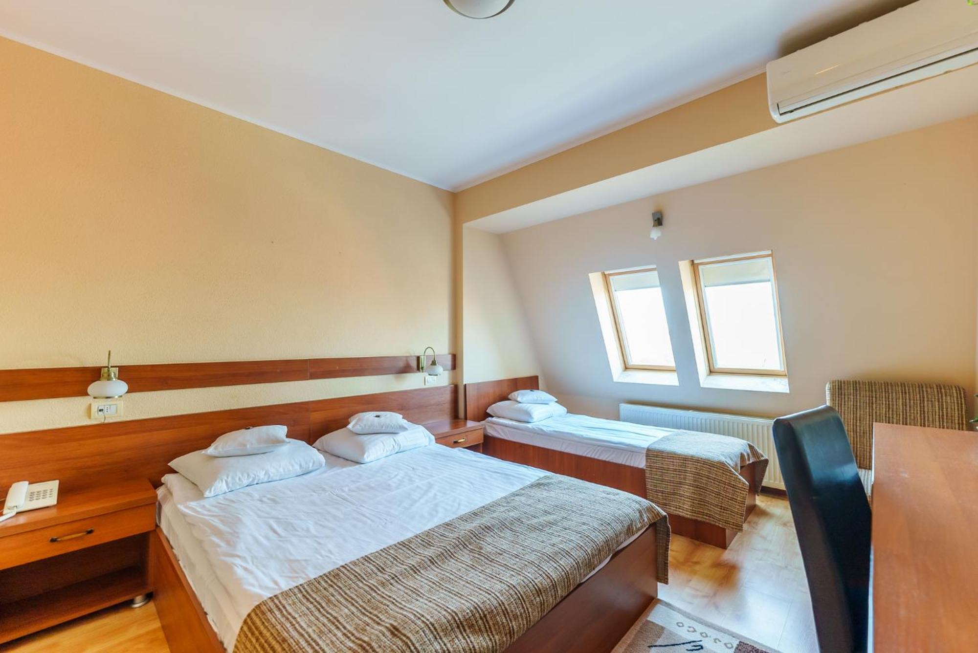 Hotel Crisana Arad Esterno foto