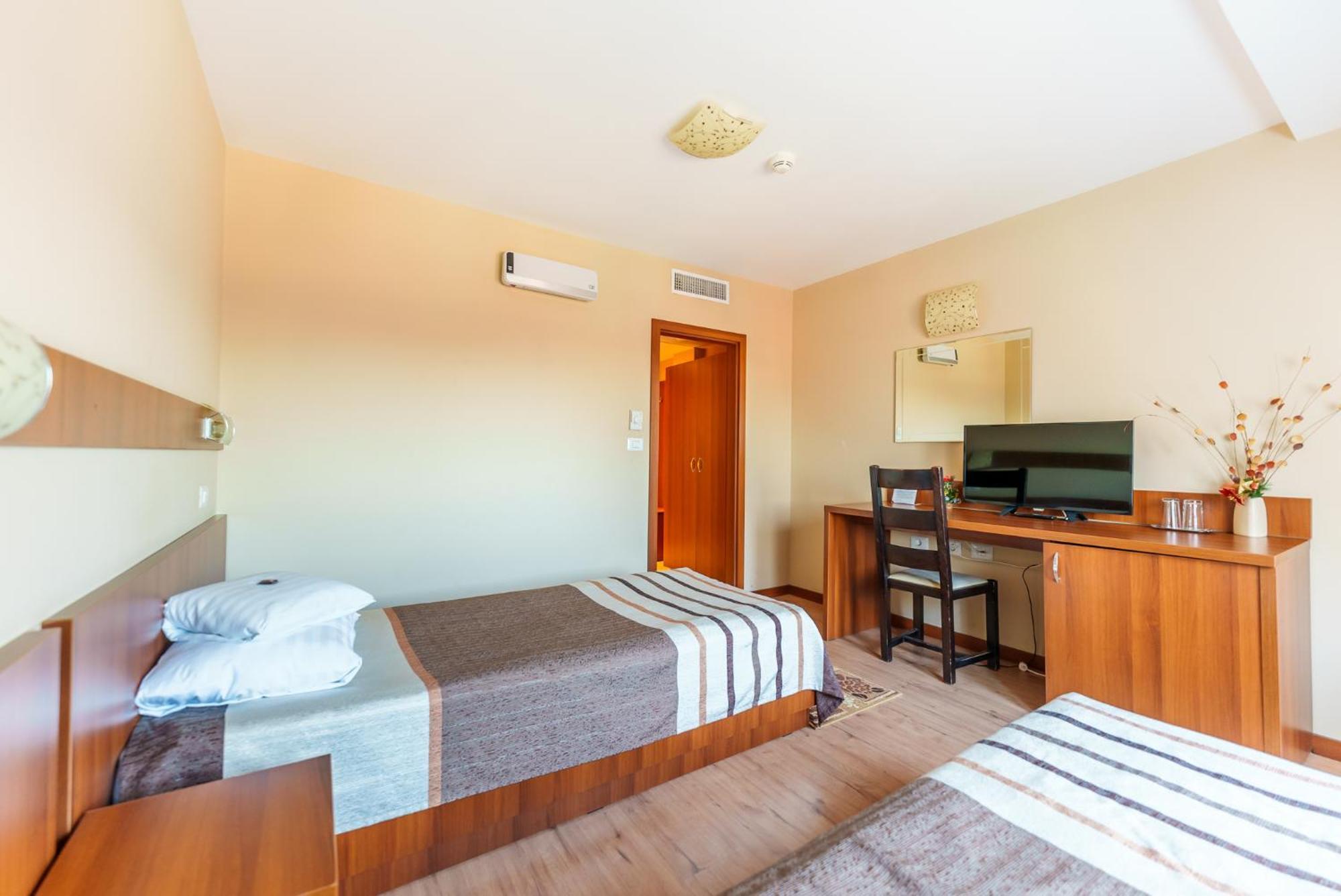 Hotel Crisana Arad Esterno foto