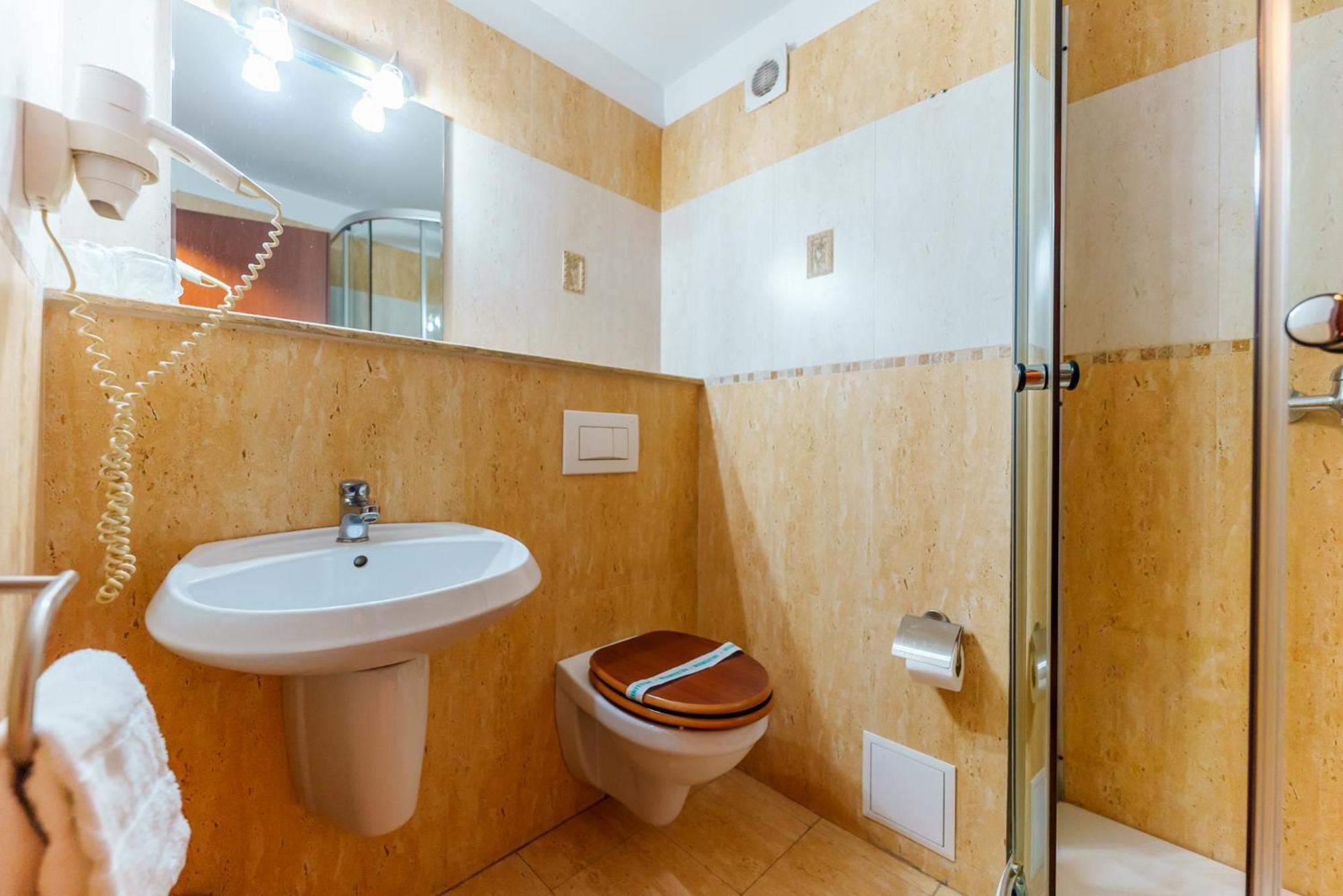 Hotel Crisana Arad Esterno foto