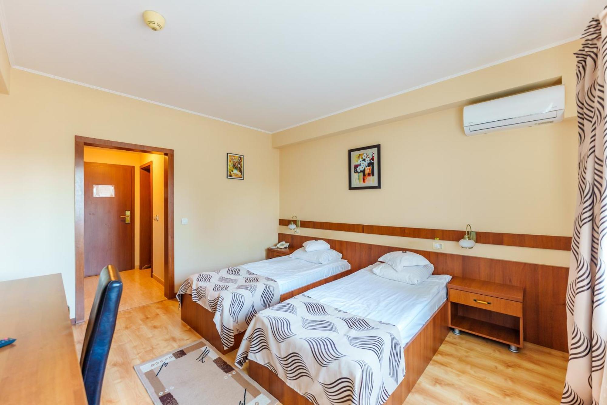 Hotel Crisana Arad Esterno foto