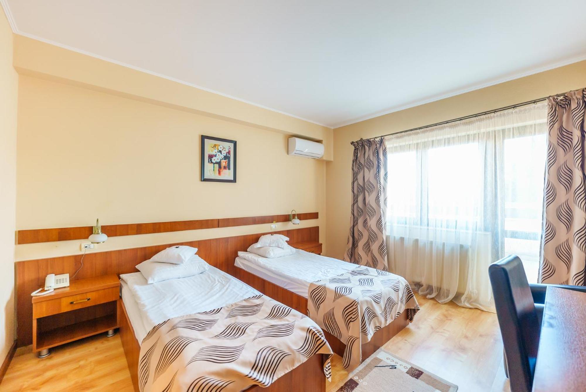 Hotel Crisana Arad Esterno foto
