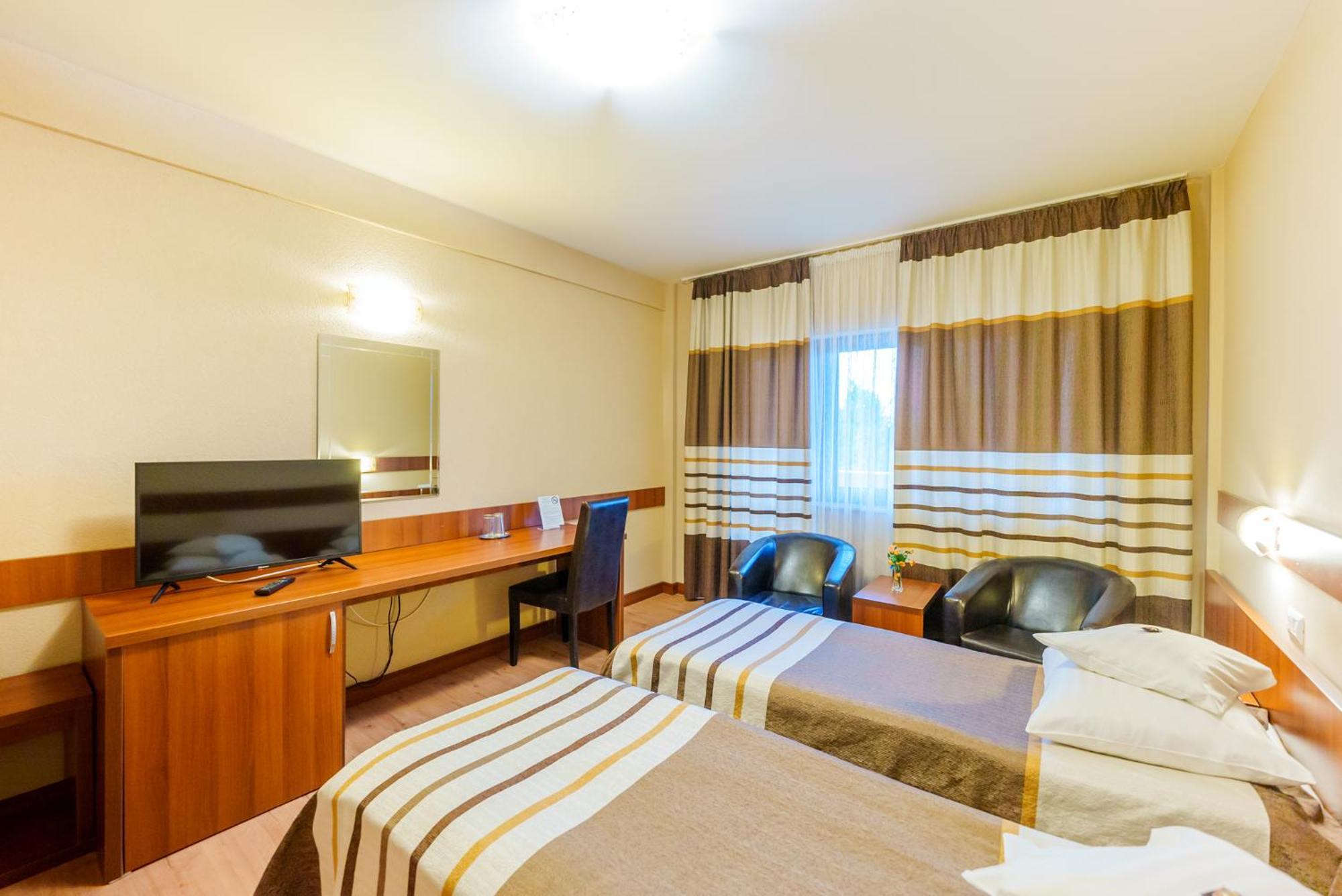 Hotel Crisana Arad Esterno foto