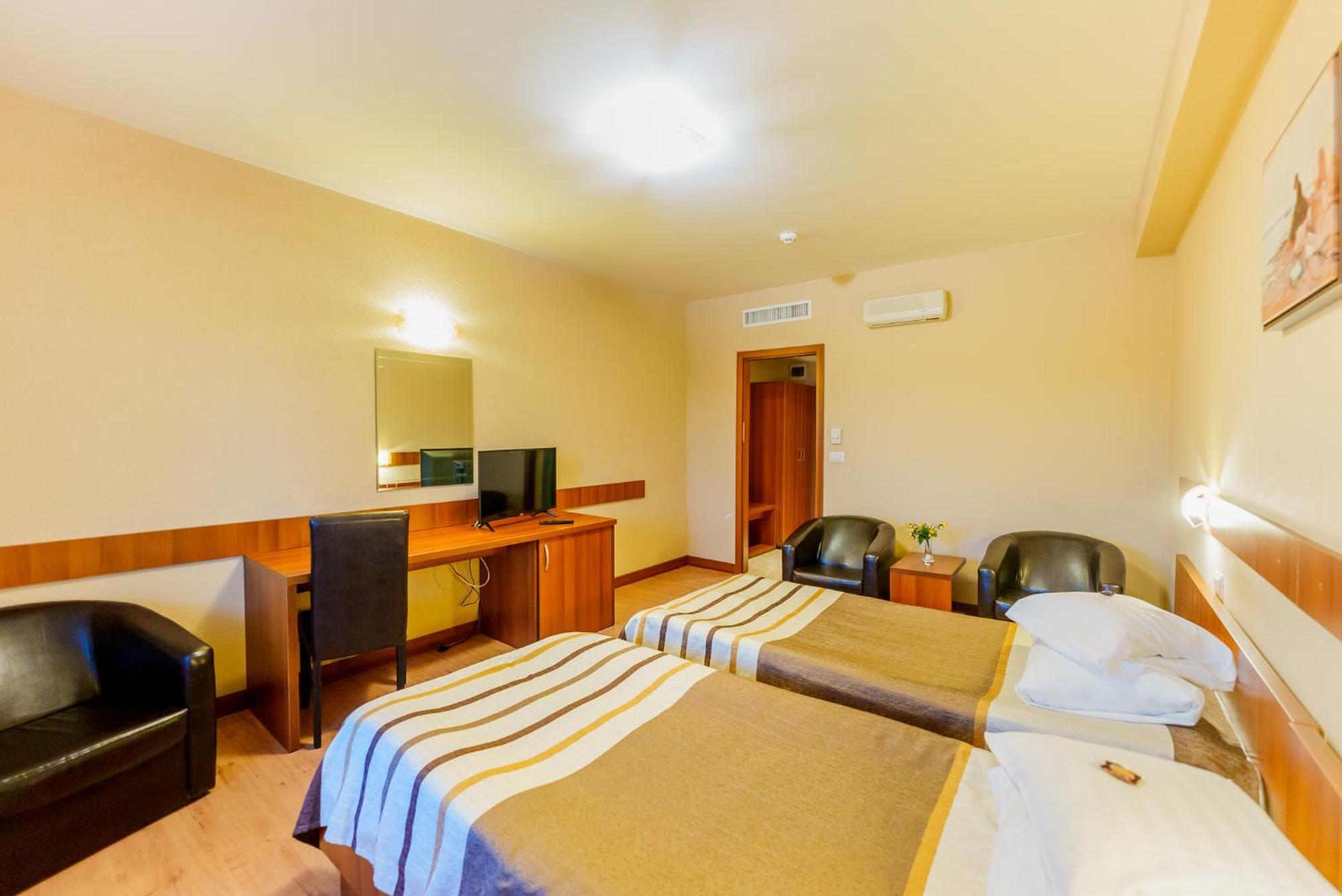 Hotel Crisana Arad Esterno foto