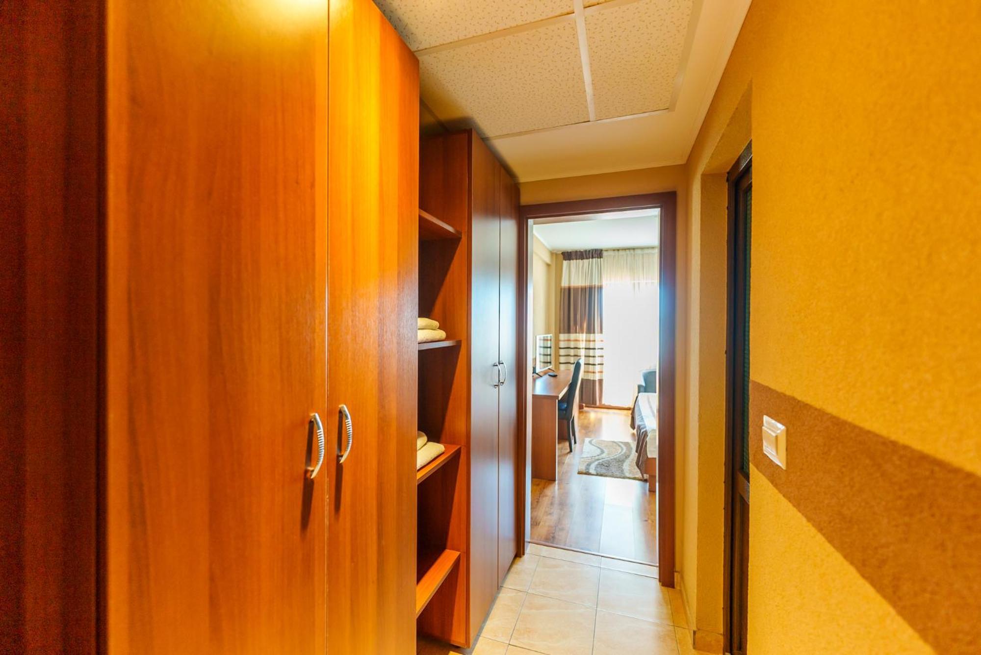 Hotel Crisana Arad Esterno foto