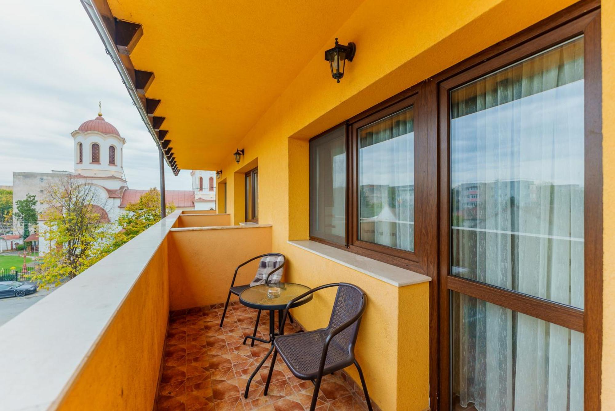 Hotel Crisana Arad Esterno foto