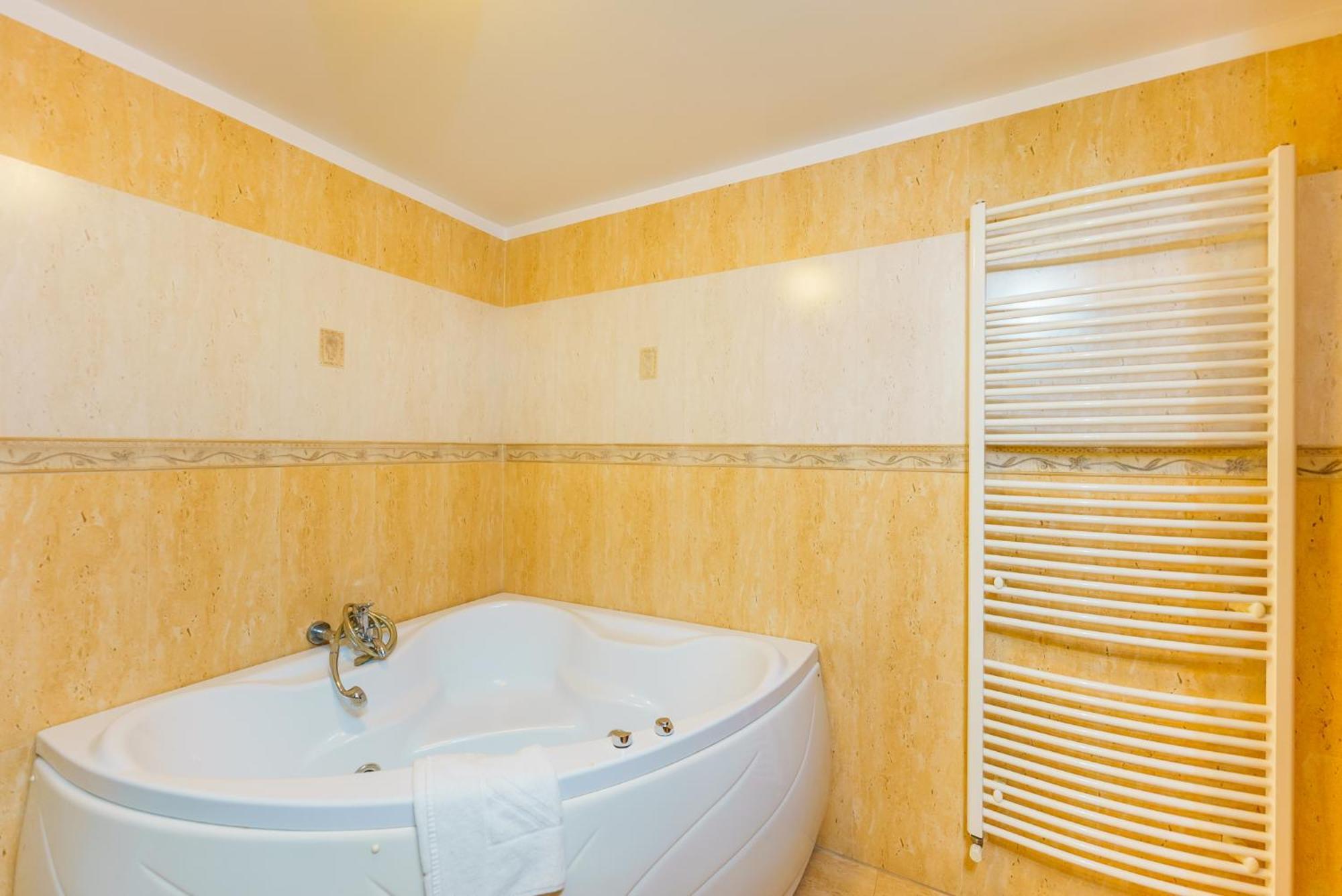 Hotel Crisana Arad Esterno foto