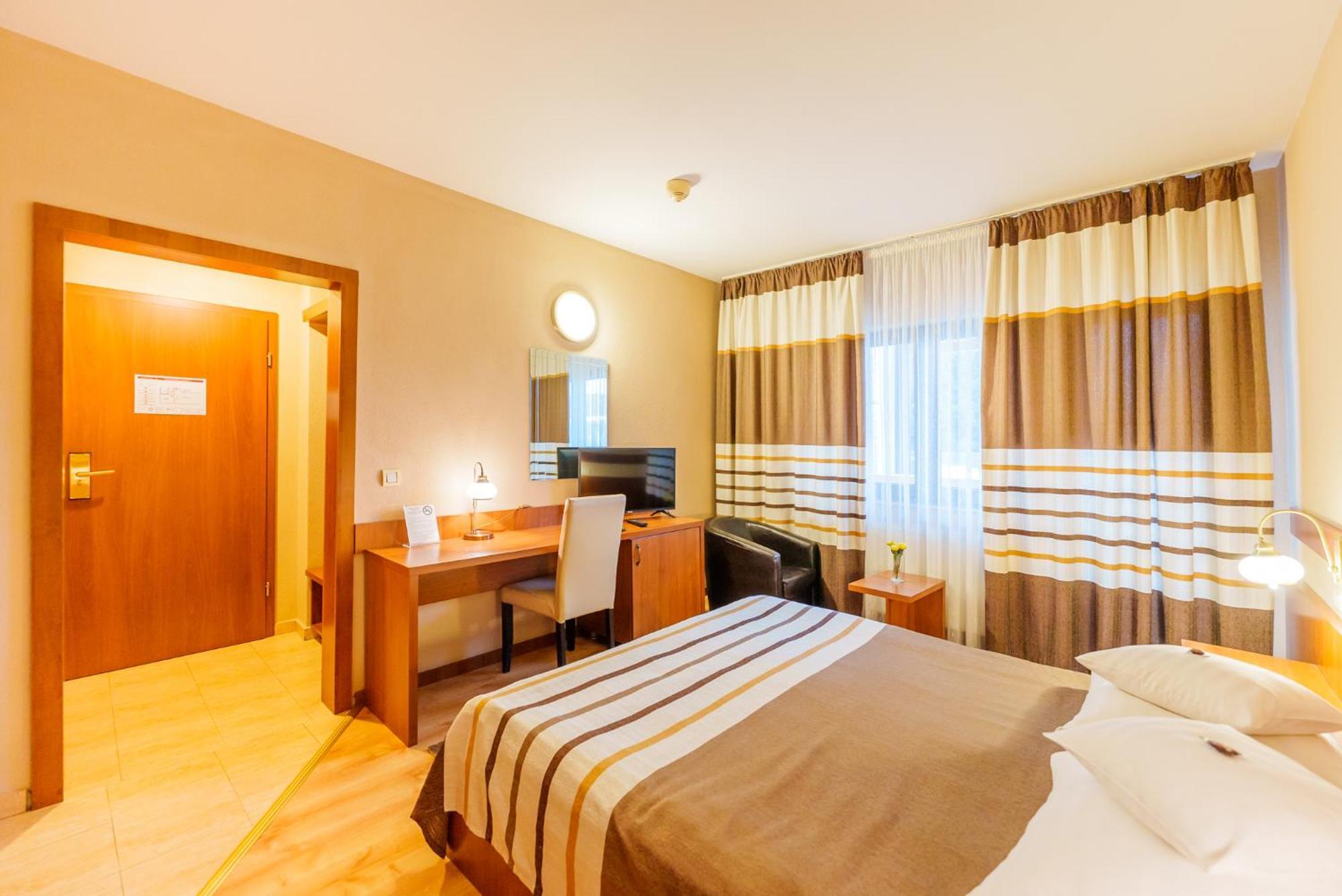 Hotel Crisana Arad Esterno foto