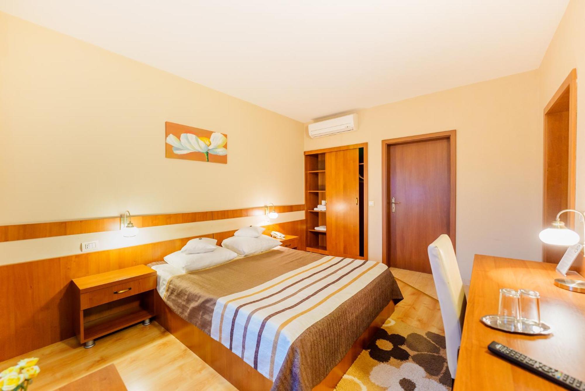 Hotel Crisana Arad Esterno foto