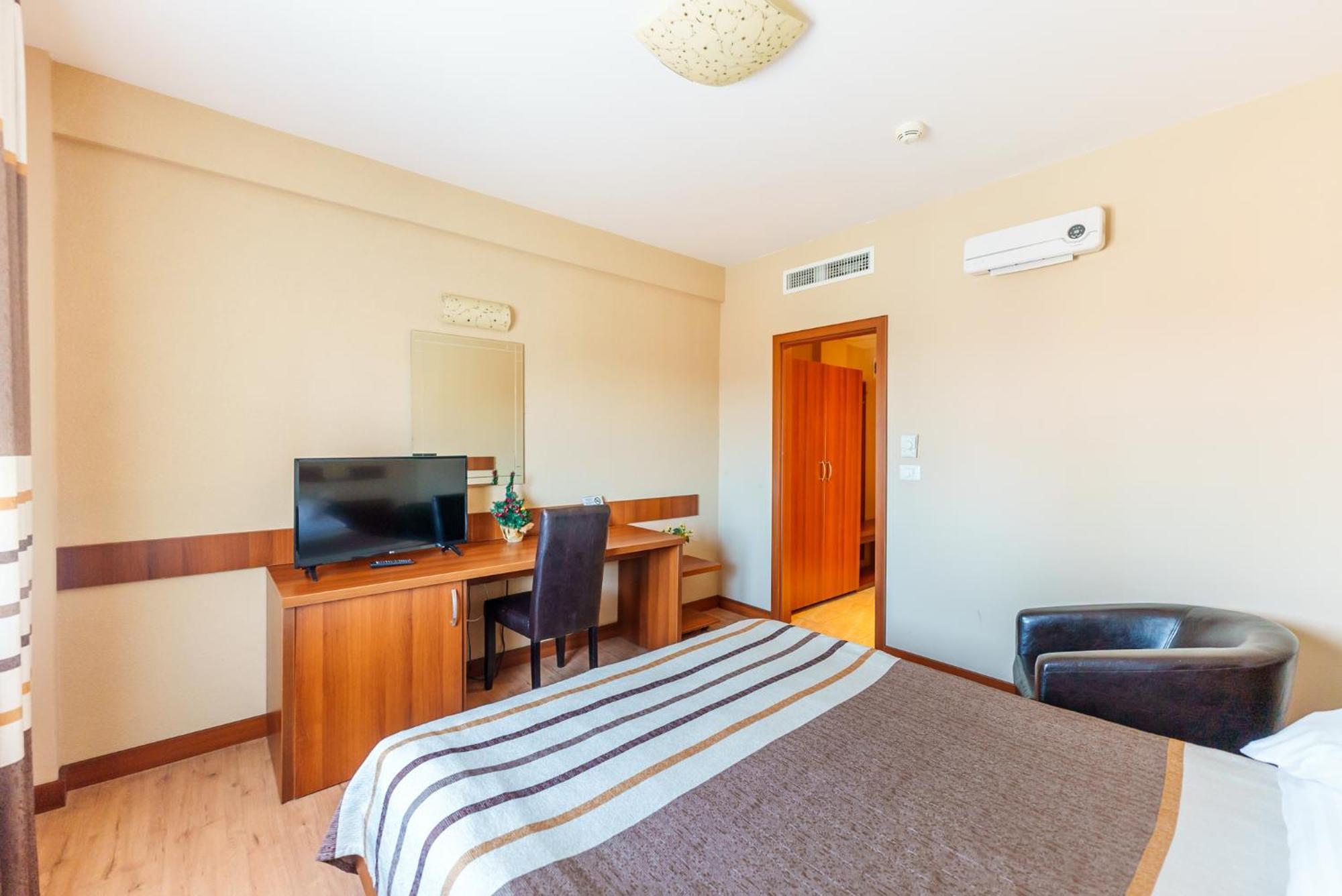 Hotel Crisana Arad Esterno foto