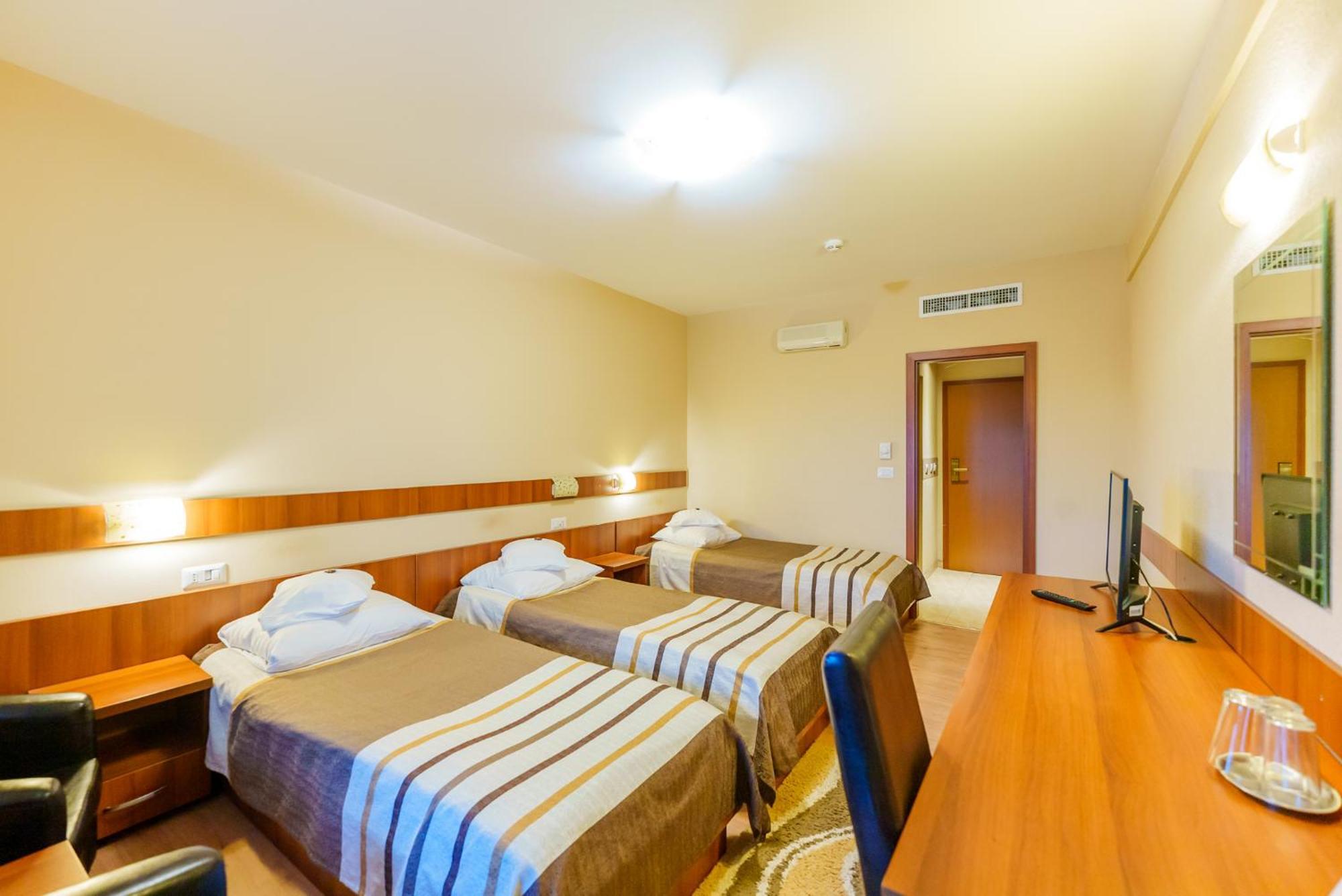 Hotel Crisana Arad Esterno foto
