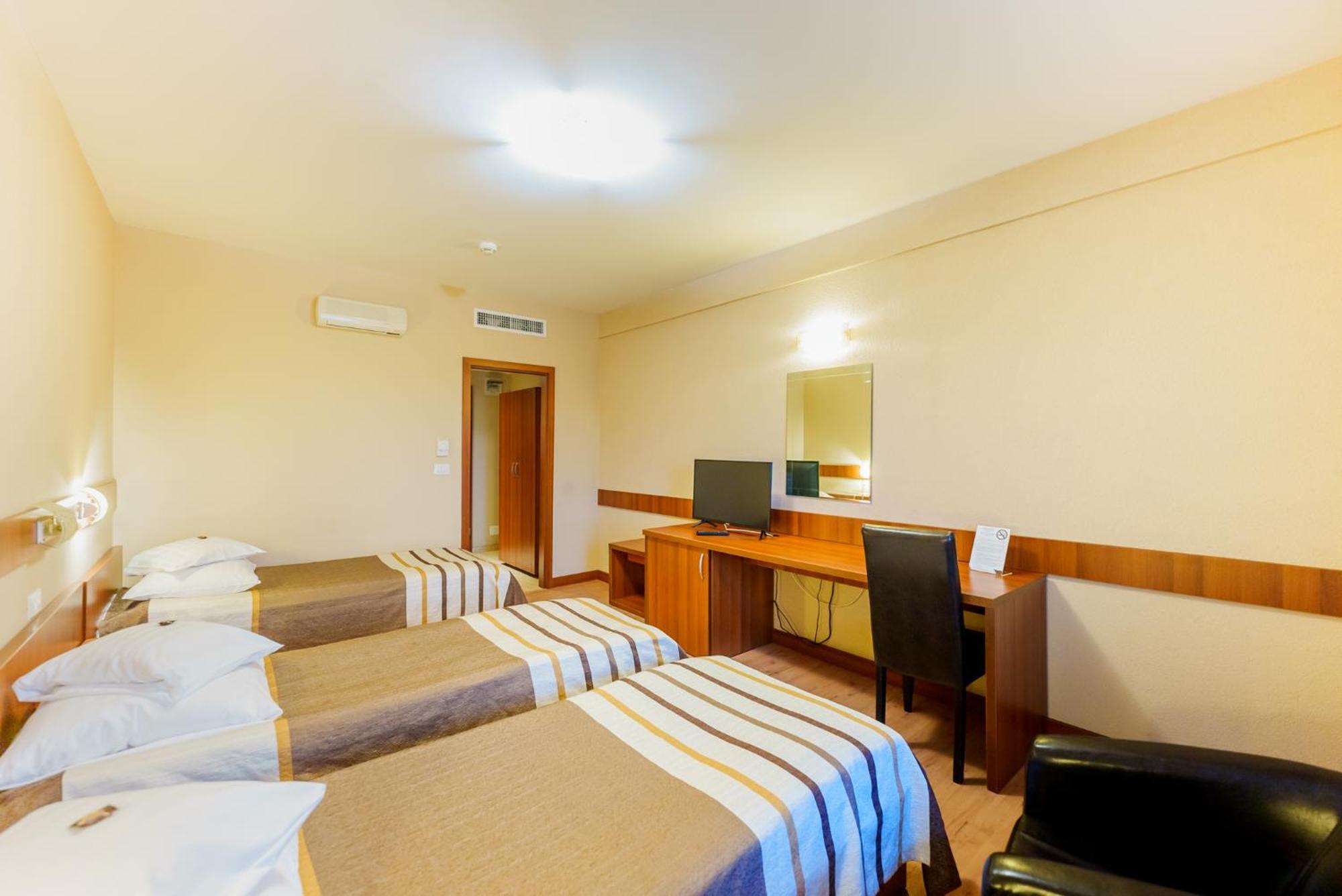 Hotel Crisana Arad Esterno foto