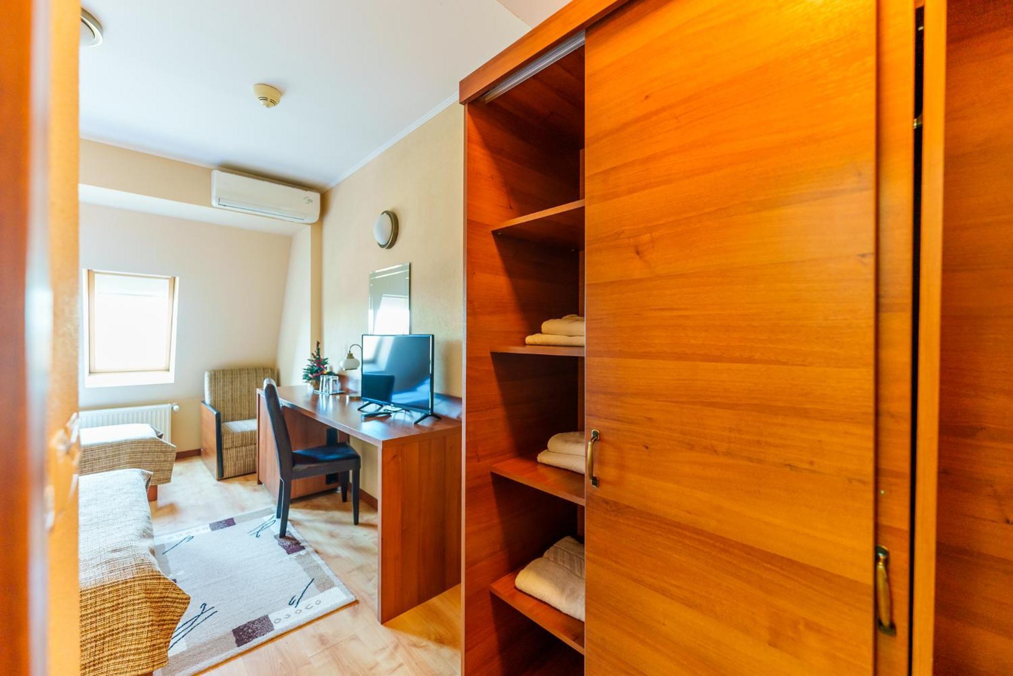 Hotel Crisana Arad Esterno foto