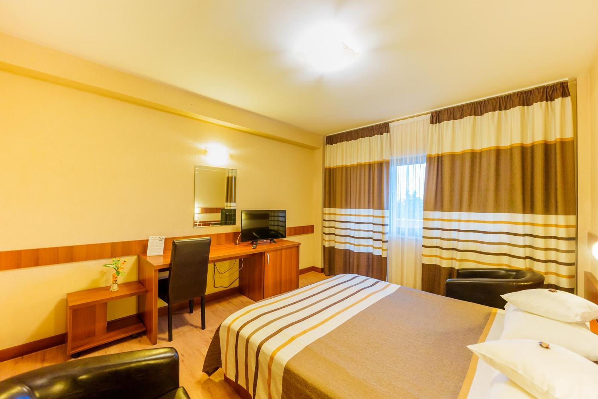 Hotel Crisana Arad Esterno foto