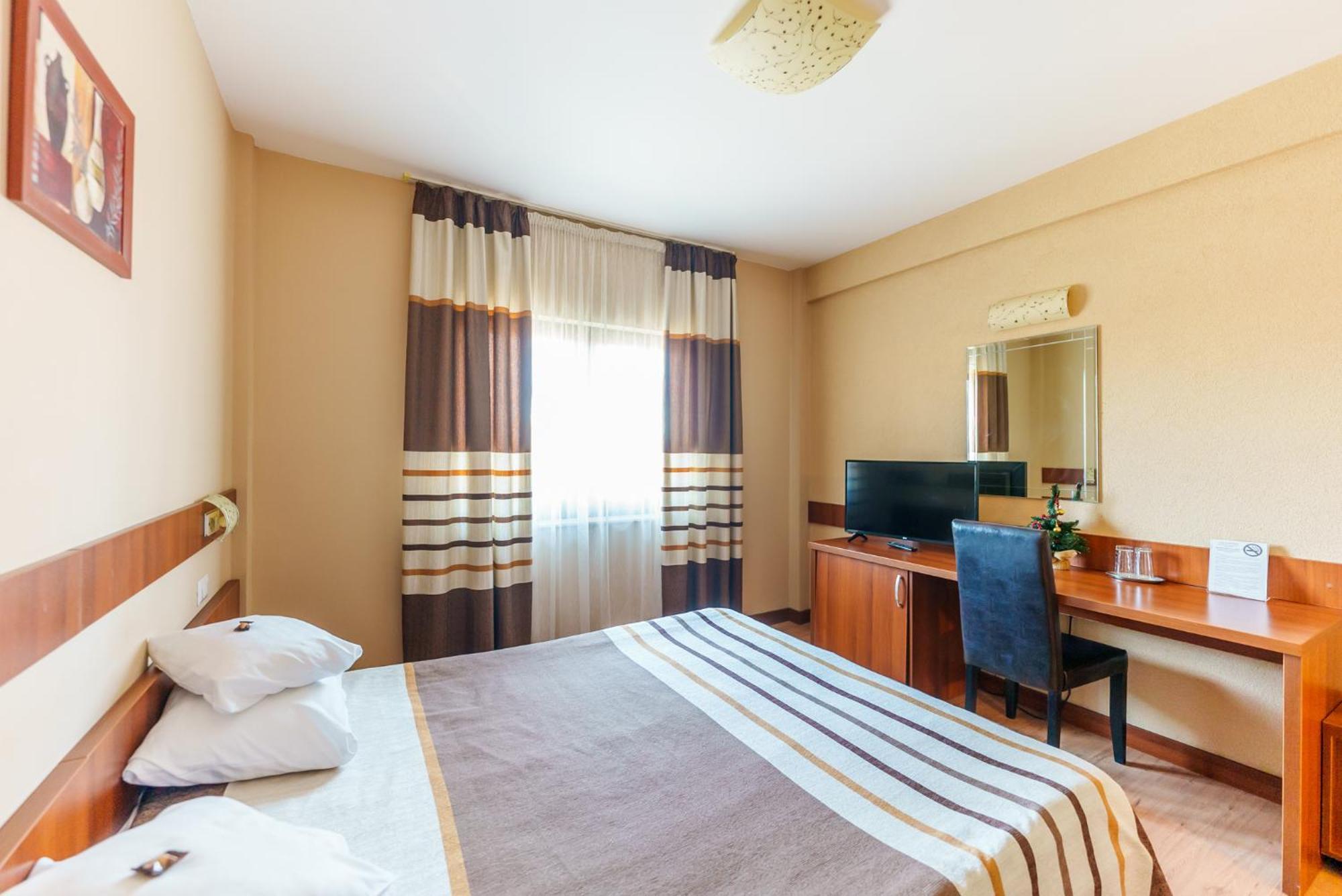 Hotel Crisana Arad Esterno foto