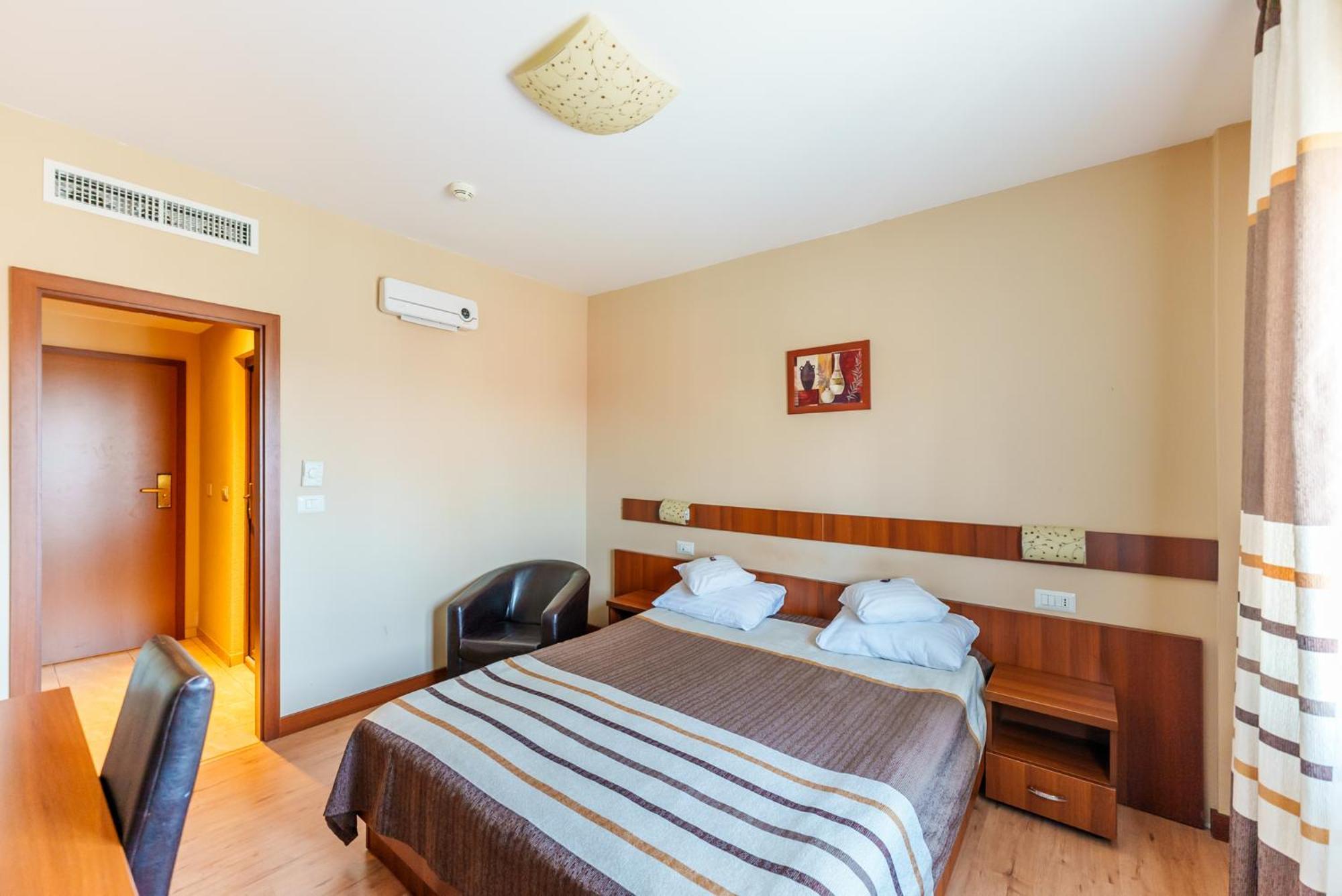 Hotel Crisana Arad Esterno foto