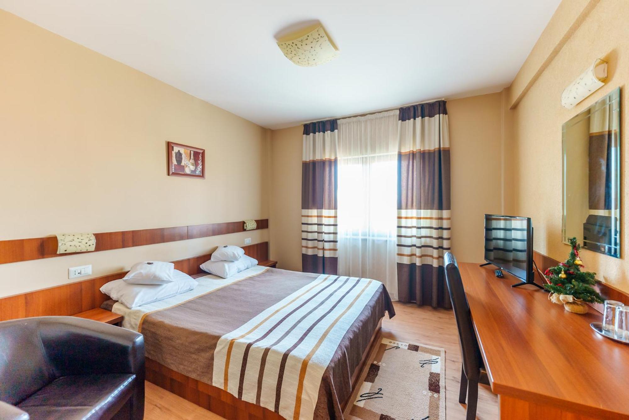 Hotel Crisana Arad Esterno foto