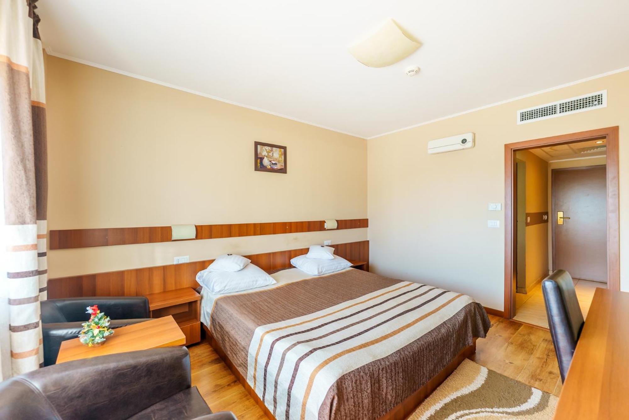 Hotel Crisana Arad Esterno foto