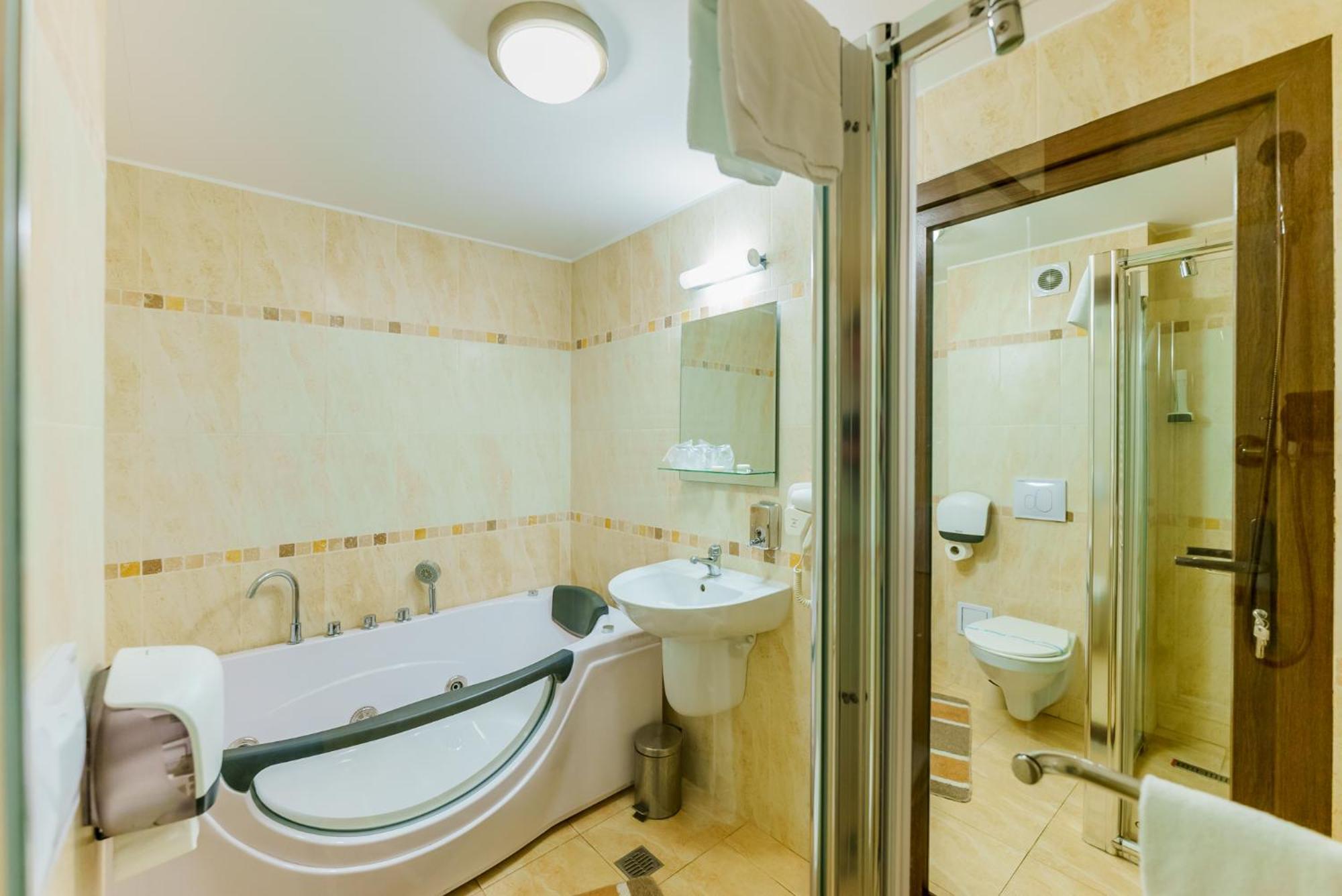 Hotel Crisana Arad Esterno foto