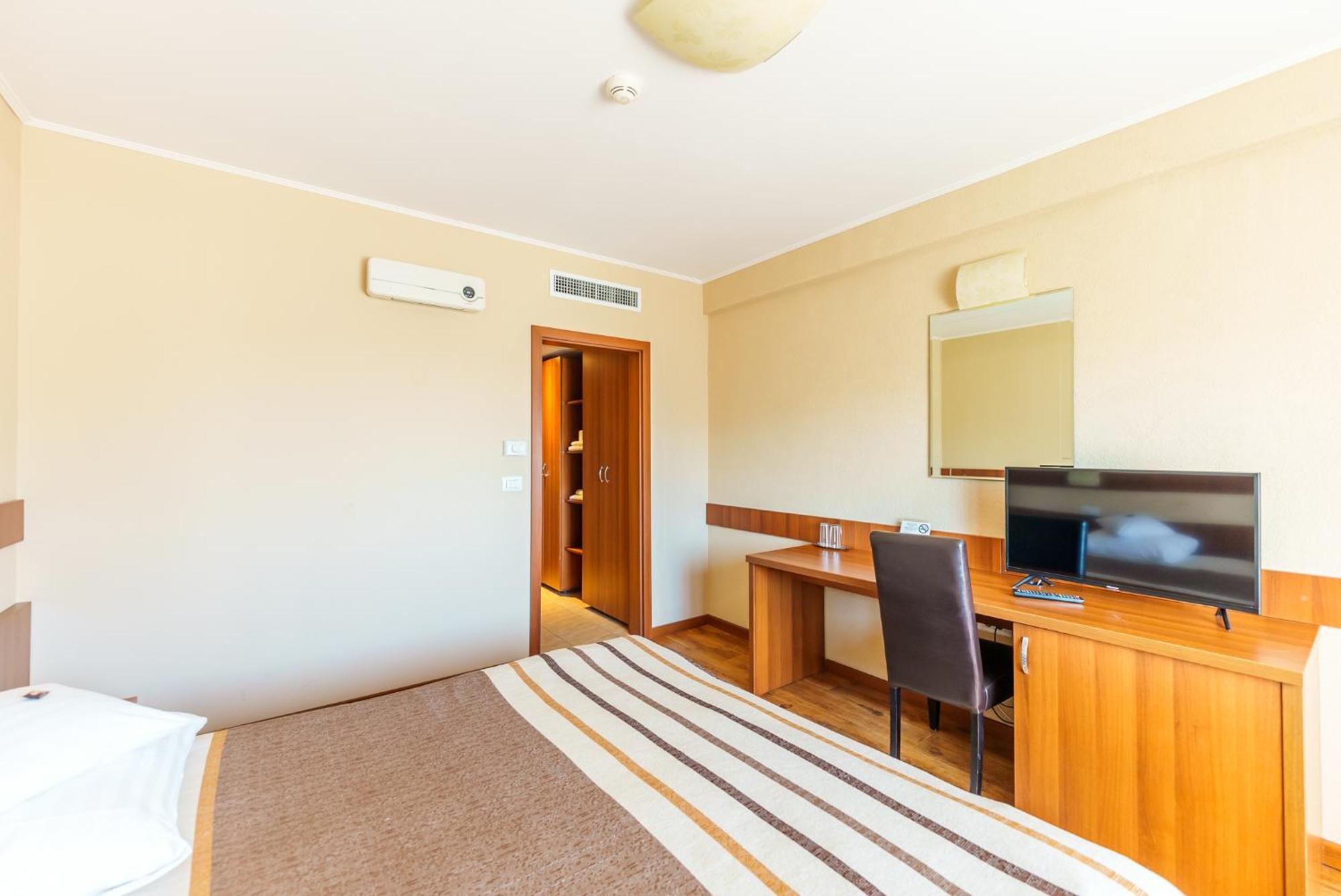Hotel Crisana Arad Esterno foto