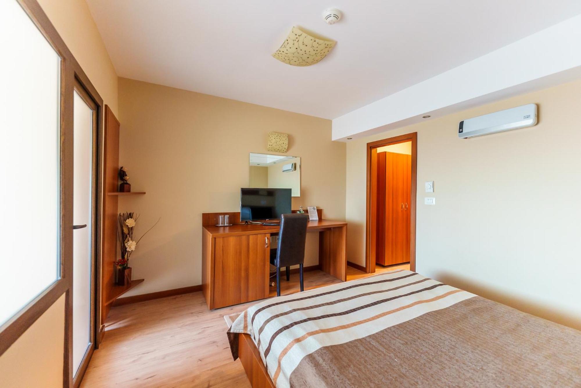 Hotel Crisana Arad Esterno foto