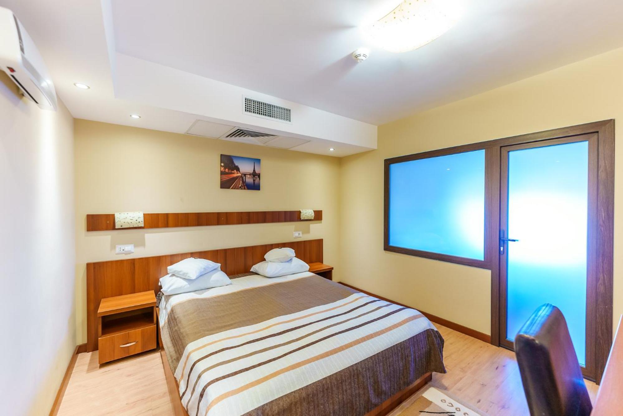 Hotel Crisana Arad Esterno foto